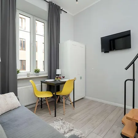 Apartmán Cozy Mielczarskiego With Mezzanine In By Renters Lodž