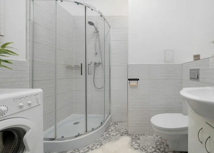 Cozy Mielczarskiego With Mezzanine In By Renters 罗兹